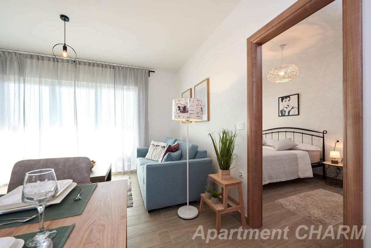 Luxury Charm With Pool Apartma